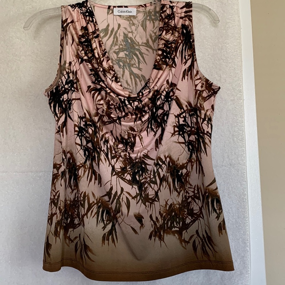 NWOT Calvin Klein sleeveless top. Stretchy and excellent condition